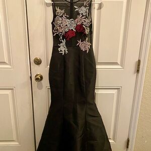 Elegant Black Dress with Floral Embroidery